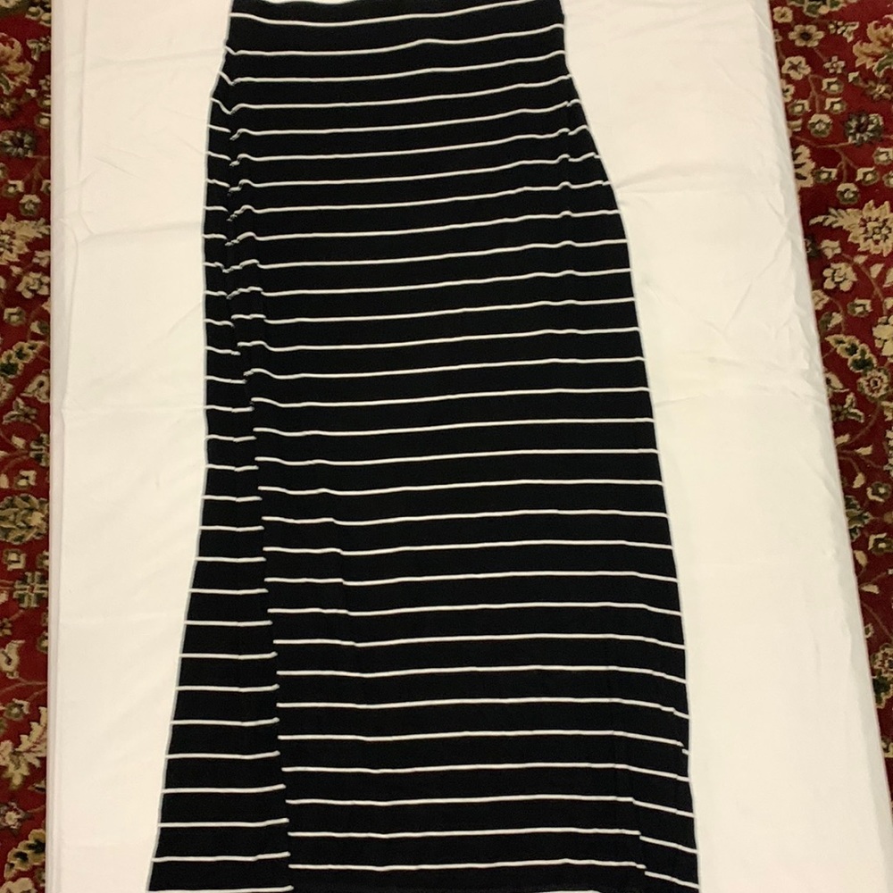 Old Navy skirt. S/P/P, very good condition